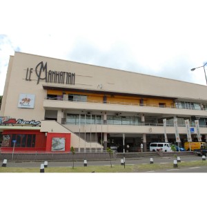 Le Manhattan - Leisure and commercial complex in Curepipe with Ground + 2 floors.